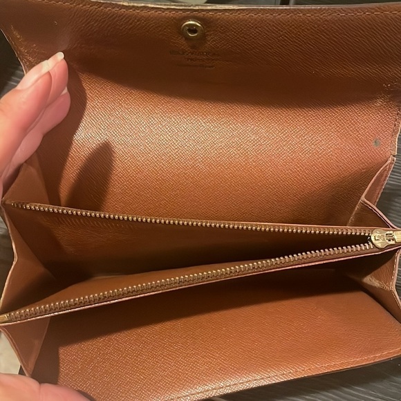 Authentic LV Wallet in Monogram - Picture 8 of 11